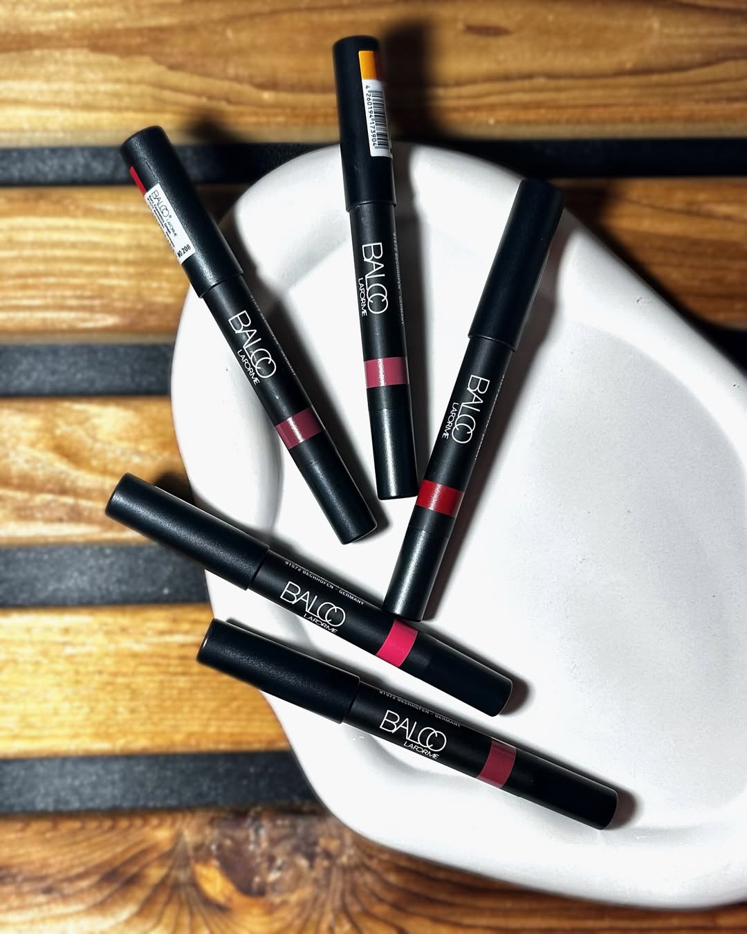 رژ لب مدادی بالکو